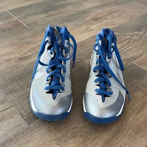 Nike HyoerQuickness basketball shoes size 6Y